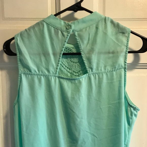 Gorgeous tank top - Picture 2 of 2